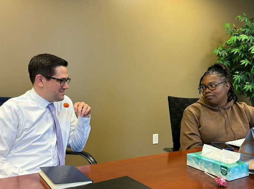 Two Wanta Thome colleagues meeting around a conference table